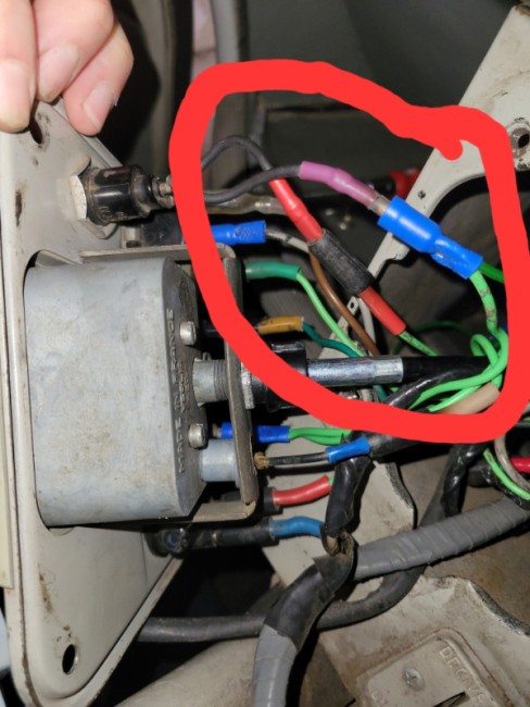 20250120_205439.jpg (135.32 Kio) Vu 2244 fois Les cosses en question (je dois sertir des cosses mâles sur les fils du témoin)