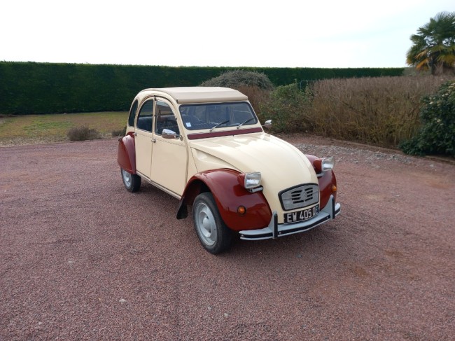 2 cv6 spécial 1977..couleur vanille chocolat..