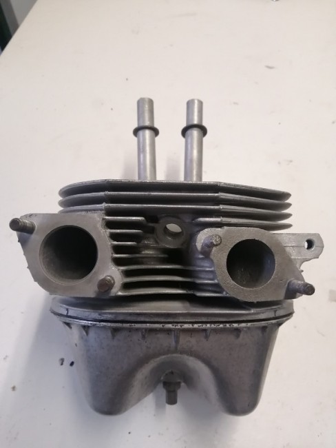 Culasse Citroën AMI 6.jpg