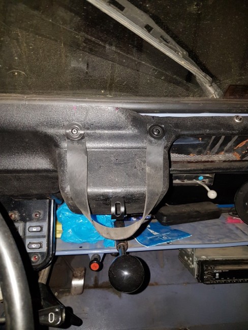 Un bout de chambre à air découpée ...