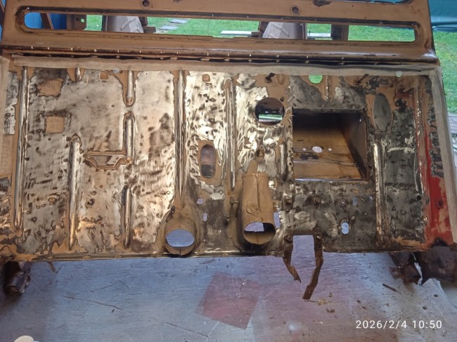 Les pattes du support maître cylindre sur plancher pédales ont été arraché par des bricoleurs lotois du dimanche.