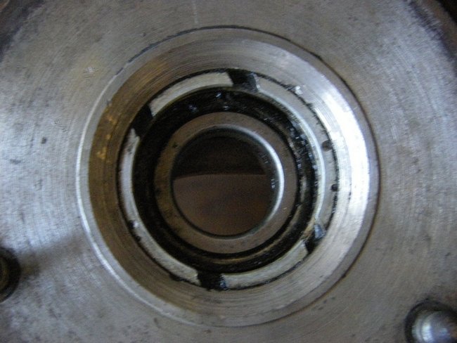 IMGP7655_R.JPG (213.14 Kio) Vu 10458 fois La bague-écrou avec 4 échancrures