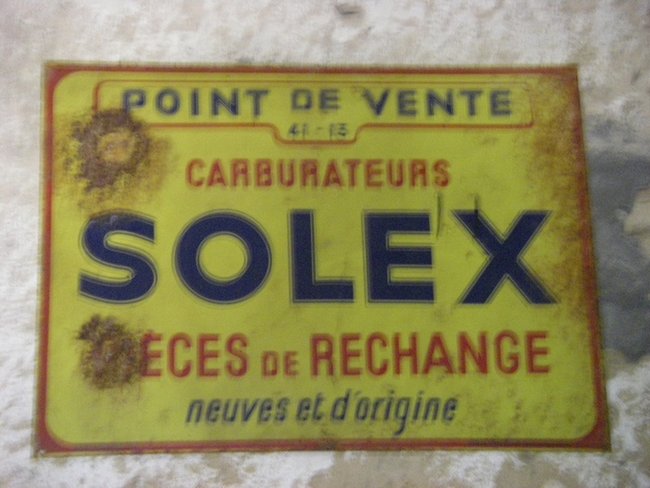 IMGP7657_R.JPG (200.4 Kio) Vu 8933 fois Une plaque que j'ai récupérée. La photo est un peu floue, le garage est sombre...