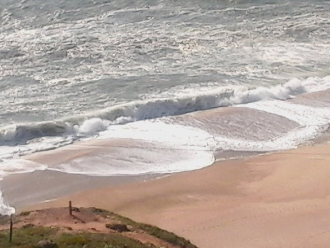 Nazaré   avec de beaux rouleaux